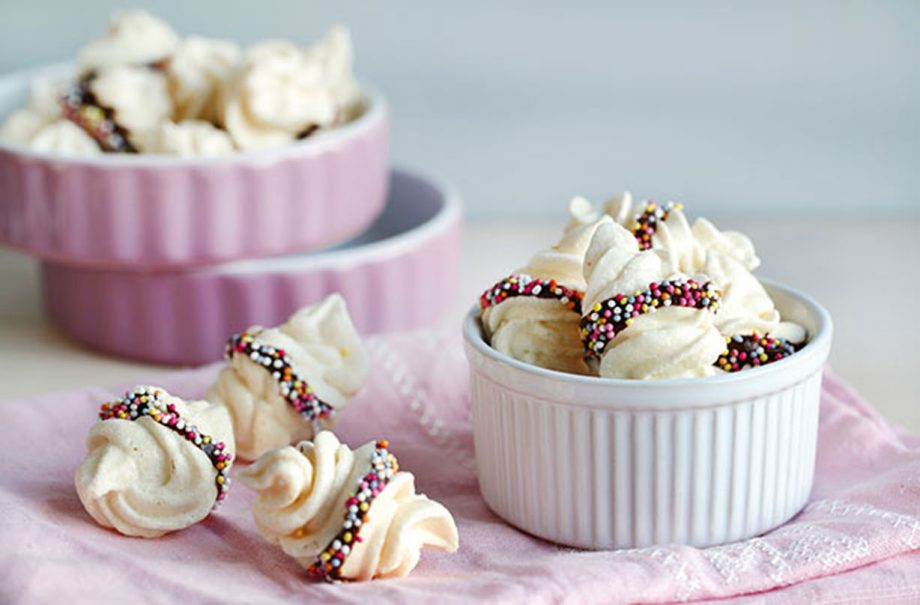 Mini meringue kisses
