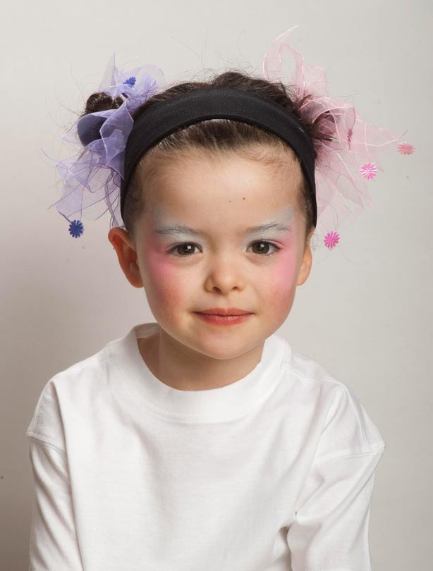 Butterfly face painting: step 1