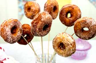 Cinnamon ring doughnuts