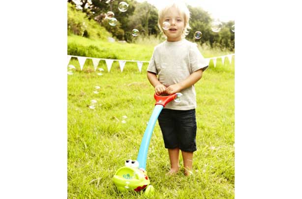 50 outdoor toys for Summer: Push Along Bubble Blower