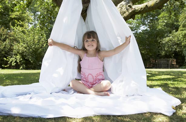Garden crafts for kids: build a den