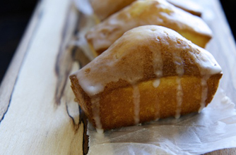 Lemon drizzle cake
