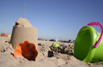 Garden crafts for your kids: sandcastle competition