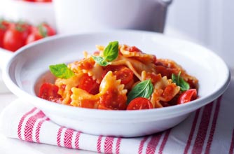Essentials magazine, fresh tomato pasta sauce