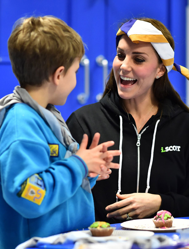 Kate Middleton pregnant wearing a hoody