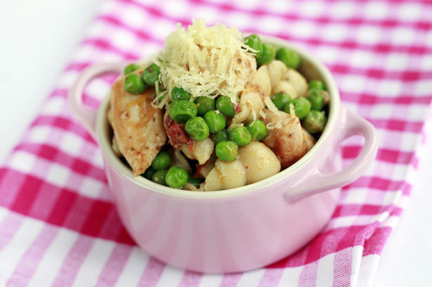 Pasta with peas and pesto chicken recipe