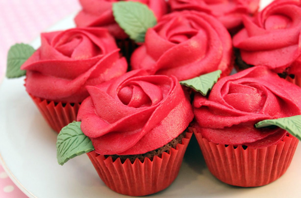 Red rose cupcakes