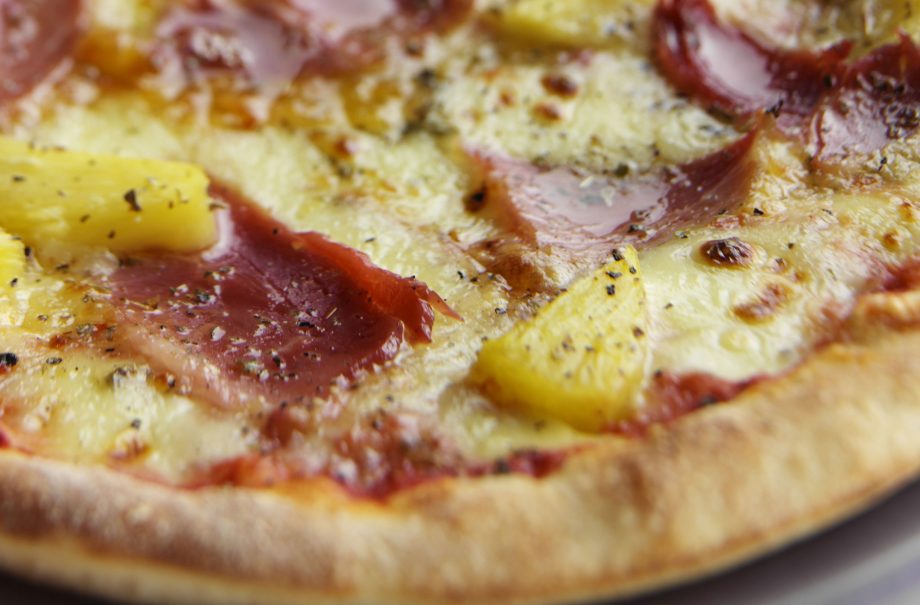 Asda Stonebake Hawaiian Pizza: 4/10