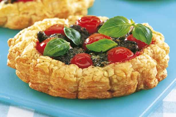 Pesto and tomato tarts