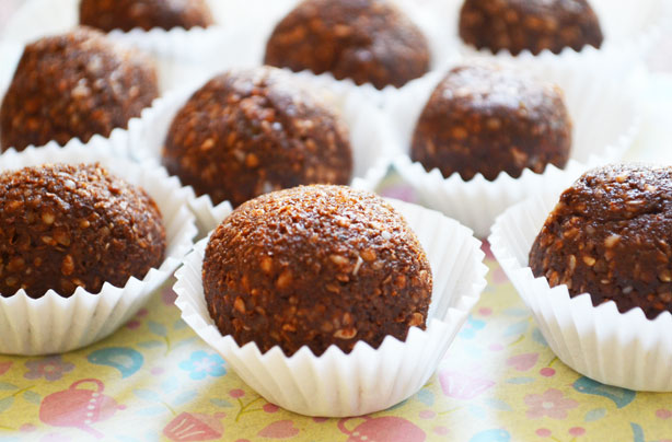 Raw brownie bites