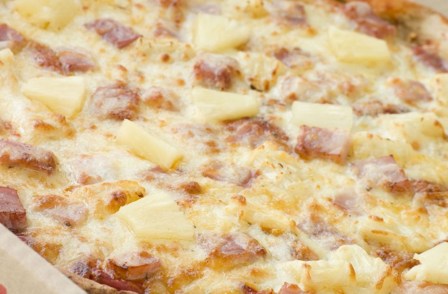 Waitrose Hand Stretched Thin And Crispy Ham And Pineapple Pizza: 6/10