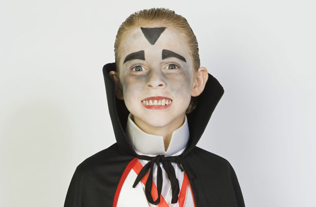 Make your own Halloween costumes: Vampire costume
