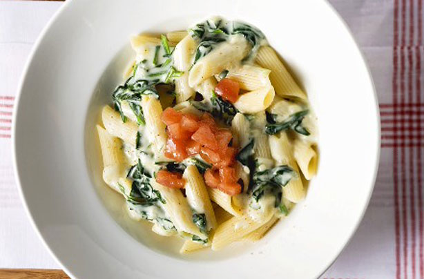 Penne pasta with spinach and cream