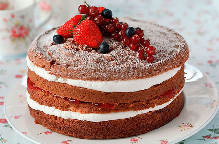 Berry Victoria sponge