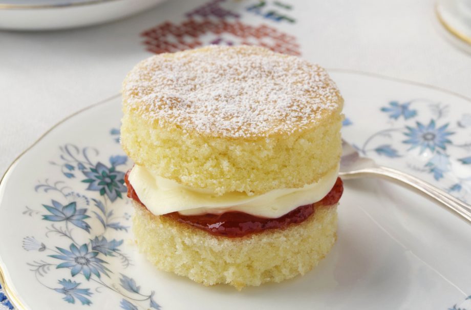 Individual victoria sponges