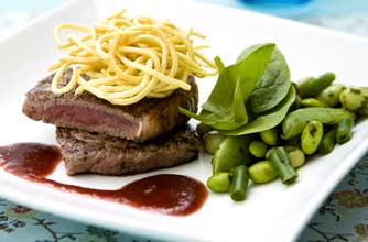 Spicy steak with plum sauce