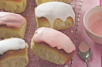 A delightful mini bun with coloured icing on top. This is great for teatime or as a snack/
