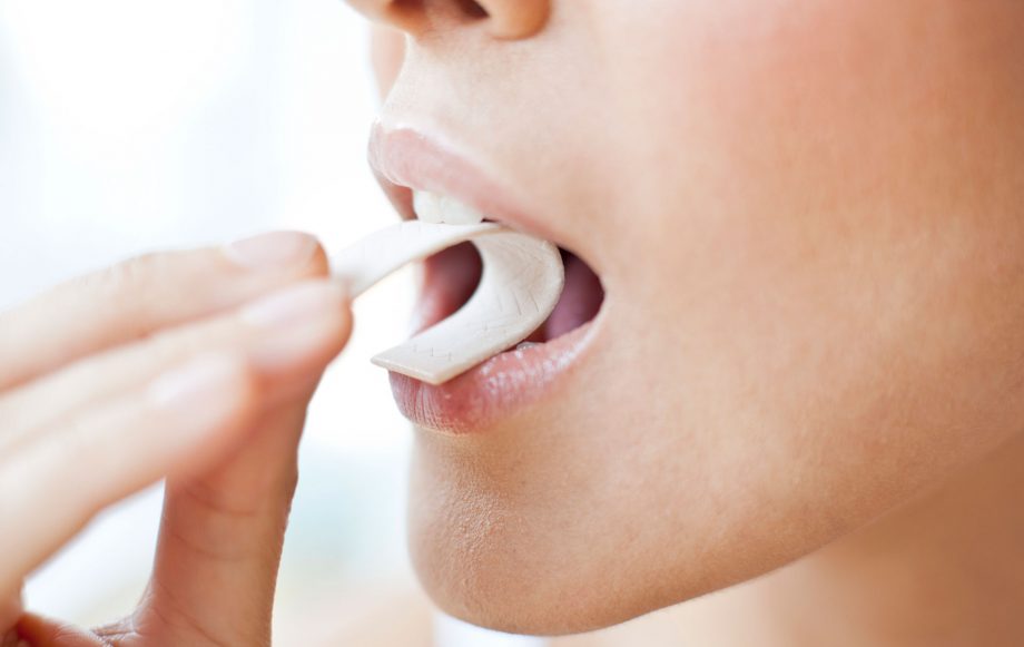 bloated stomach chewing gum
