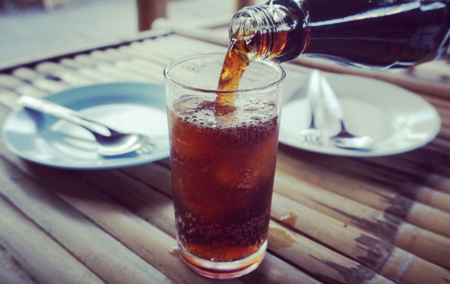 bloated stomach fizzy drinks