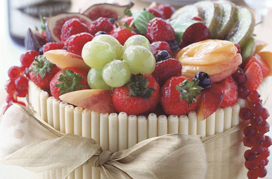 Cigarellos cake with chocolate mousse filling