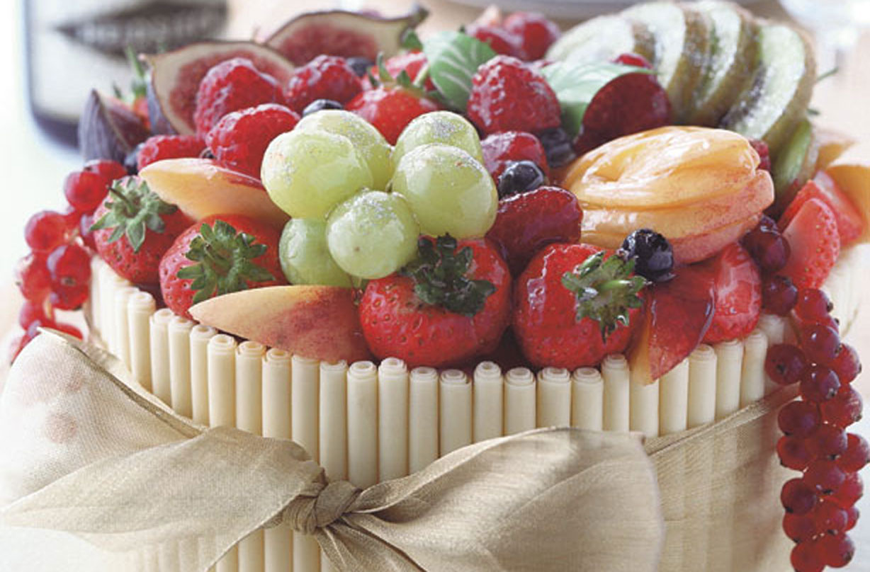 Cigarellos cake with chocolate mousse filling