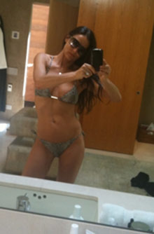 Celebs in bikinis - Demi Moore