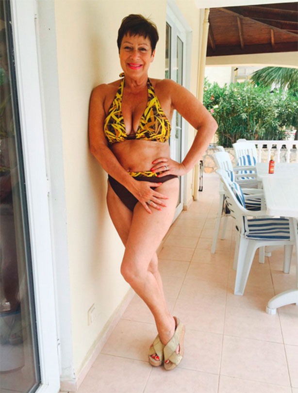 Denise Welch stuns in bikini
