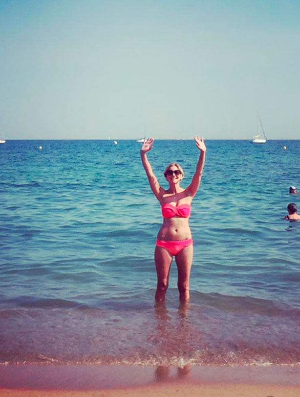 Lisa Faulkner shares a bikini holiday snap