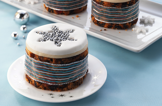 Mini Christmas cakes