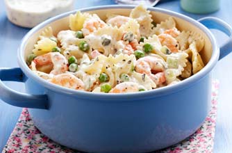 Creamy pasta with prawns and peas