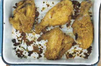 Jointed chicken is marinated in spice. These are then baked for about 25 minutes. The skin is crunchy and the meat is tasty and moist. A great dish for the whole family.