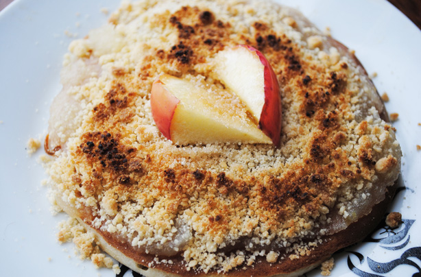 Apple crumble pancakes