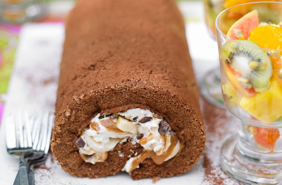 Choc-anoffee roulade
