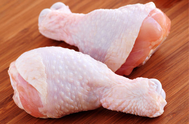 raw chicken drumsticks
