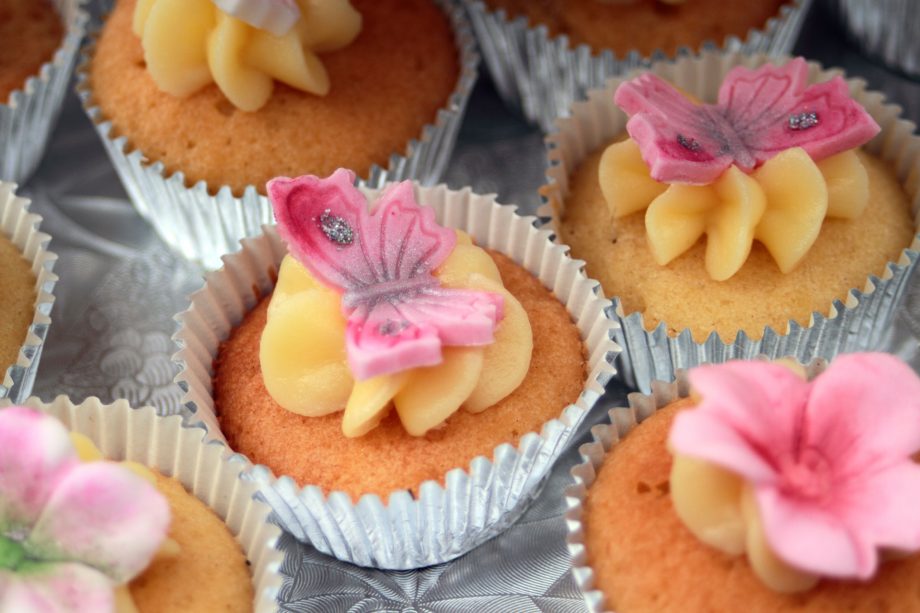 Lemon and vanilla fairy cakes