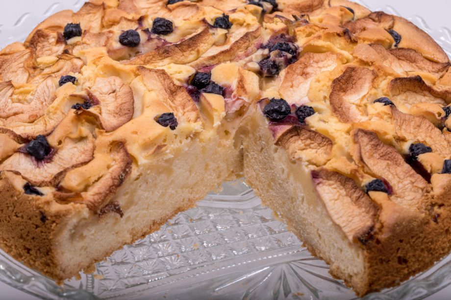 Pear and blueberry cake
