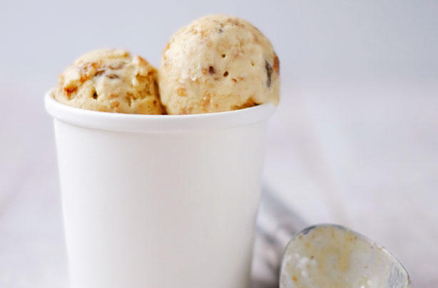 How to scoop ice cream smoothly
