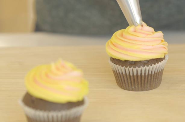 Food hack: How to make two tone icing