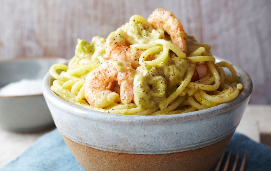 Guacamole and prawn spaghetti