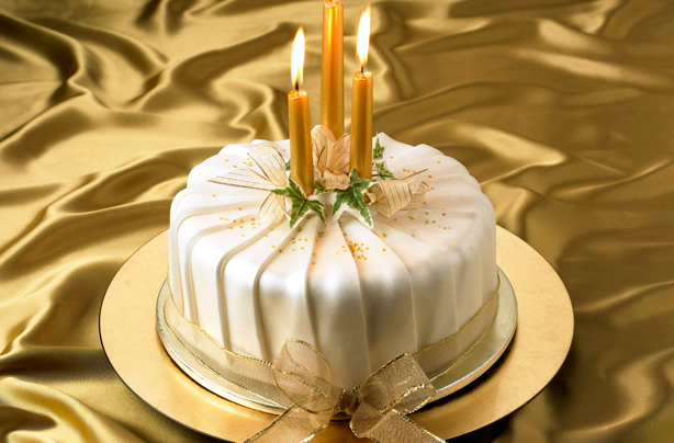 Pleated shimmer Christmas cake