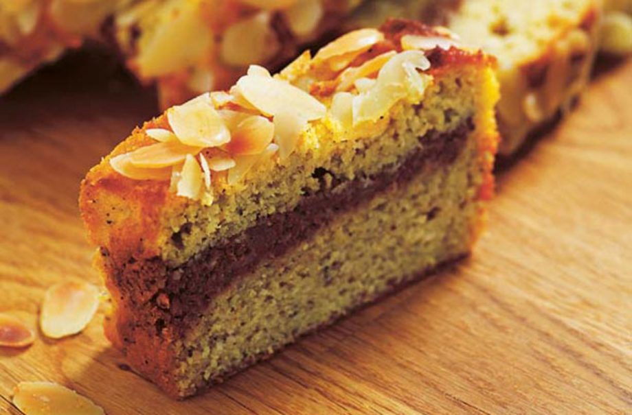 Sugar-free cinnamon and cardamom coffee cake