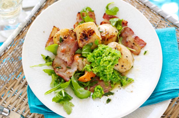 Warm scallop and bacon salad
