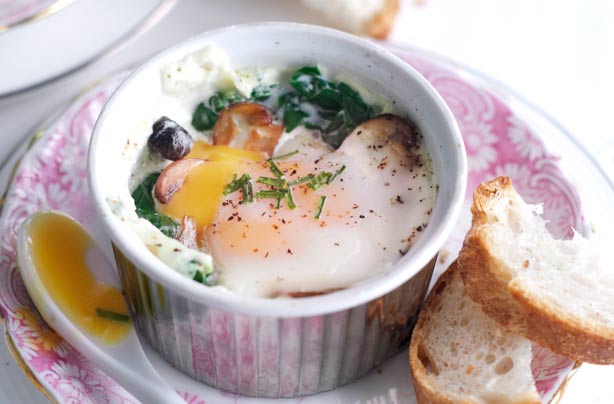 Baked eggs with spinach and mushrooms