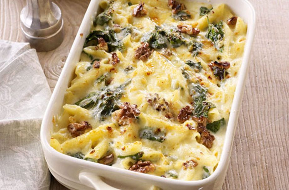 Cheese, spinach and walnut pasta bake