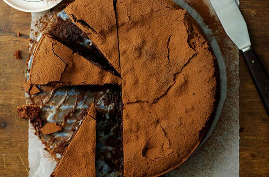 Flourless fudge cake