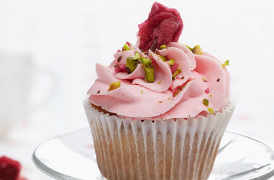 Rose and pistachio cupcakes
