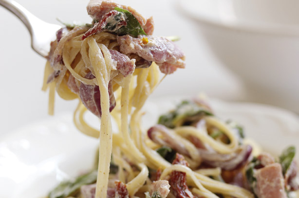 Bacon, tomato, spinach and ricotta linguine