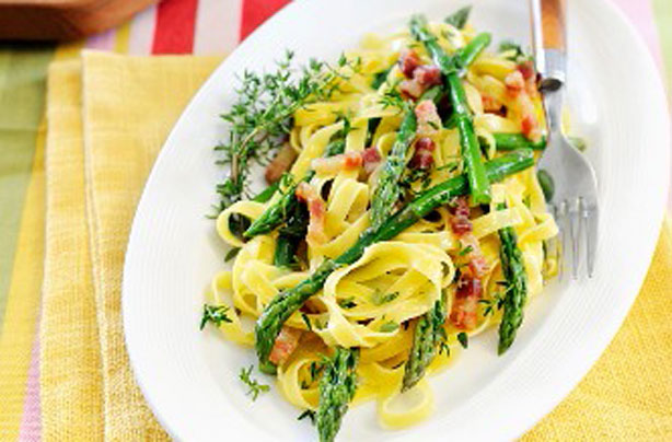 Tagliatelle with pancetta and asparagus