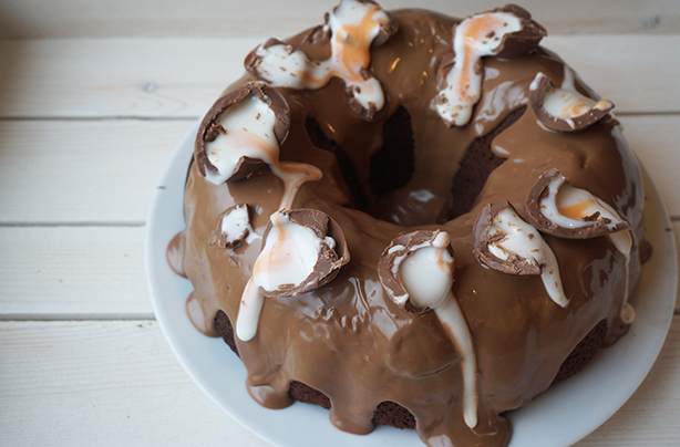 Creme egg cake