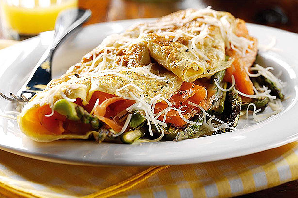 Smoked salmon and asparagus omelette